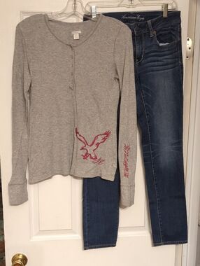 *American Eagle Outfit* Shirt (L) And Jeans (6)